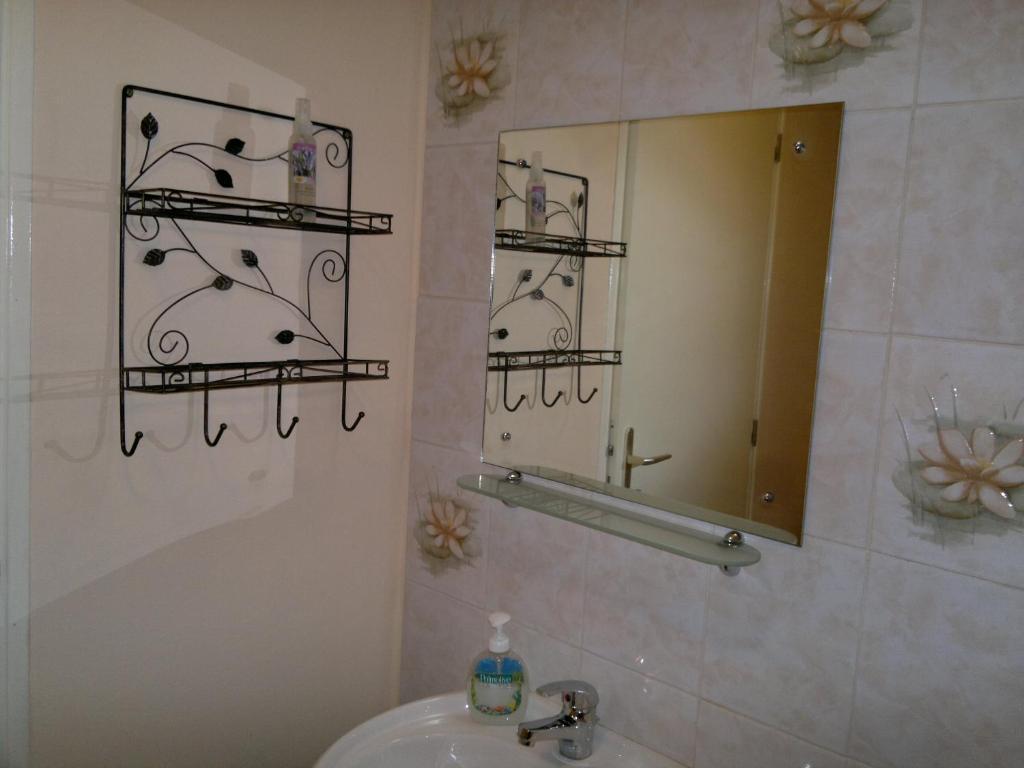 ブレッス La Maison Jaune Bed & Breakfast エクステリア 写真