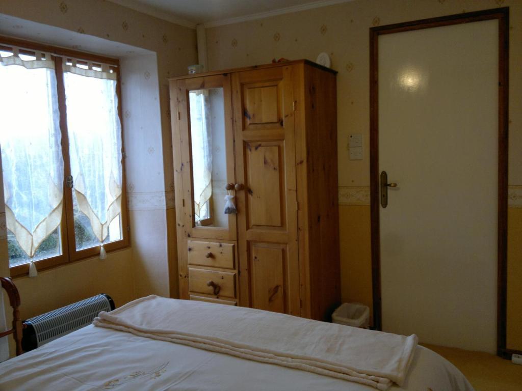 ブレッス La Maison Jaune Bed & Breakfast エクステリア 写真