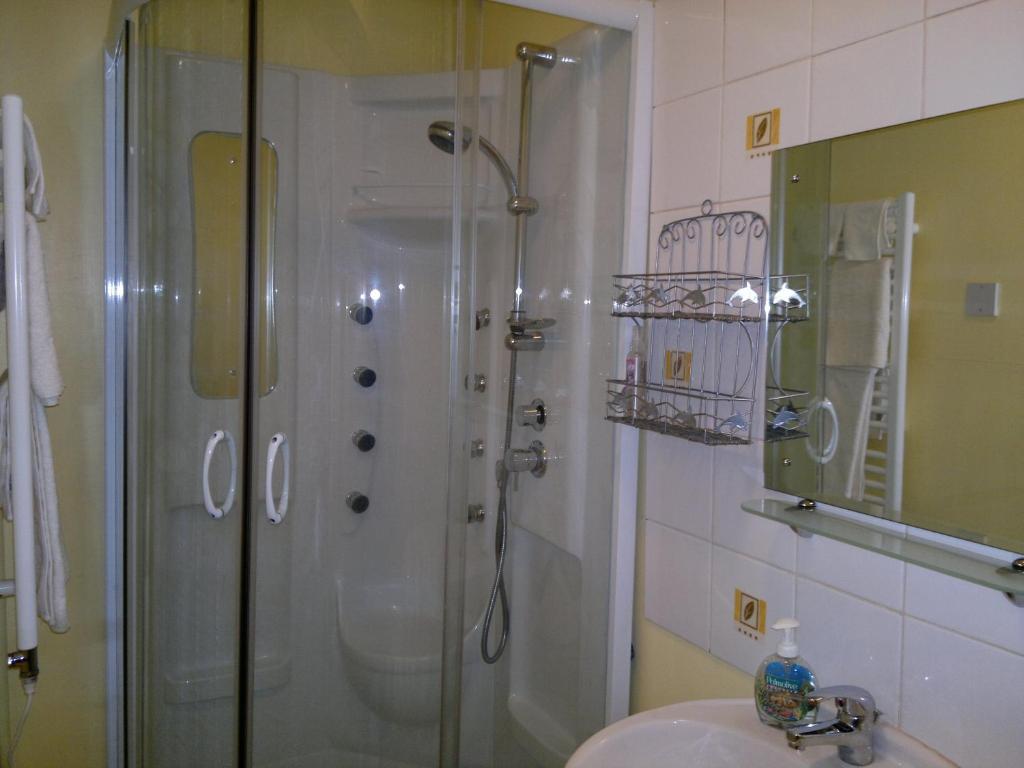 ブレッス La Maison Jaune Bed & Breakfast エクステリア 写真